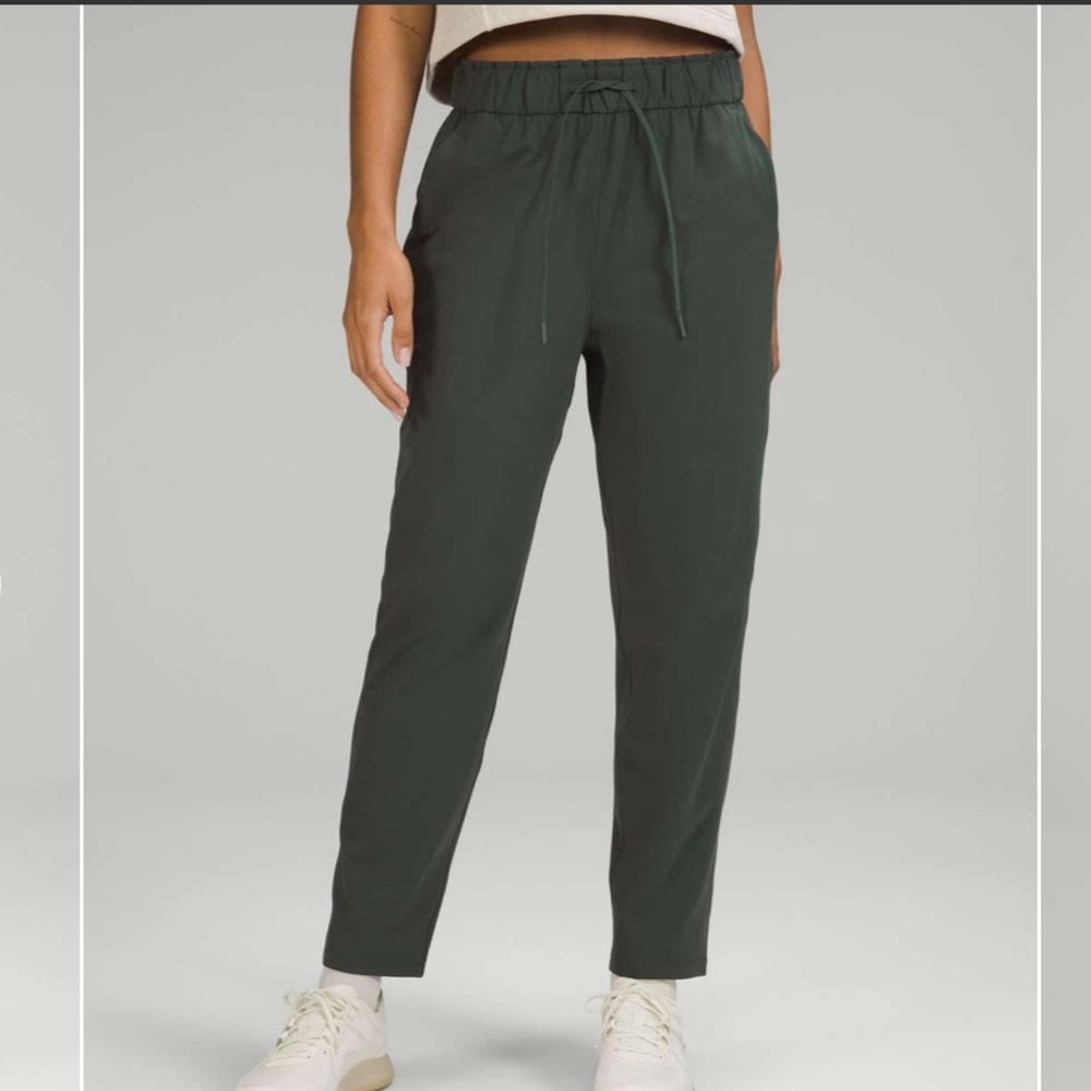 Lululemon Women’s Stretch High-Rise Pant 7/8 Length
Smoked Spruce Size 4